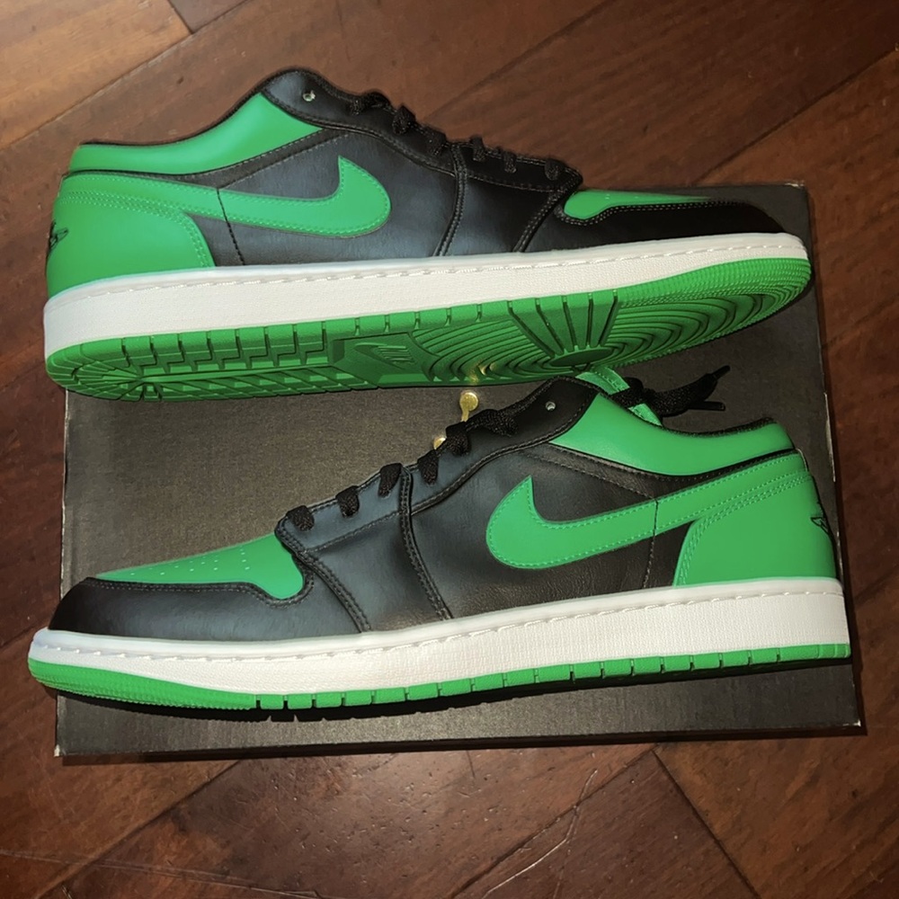 Air Jordan 1 Low Black/Lucky Green
